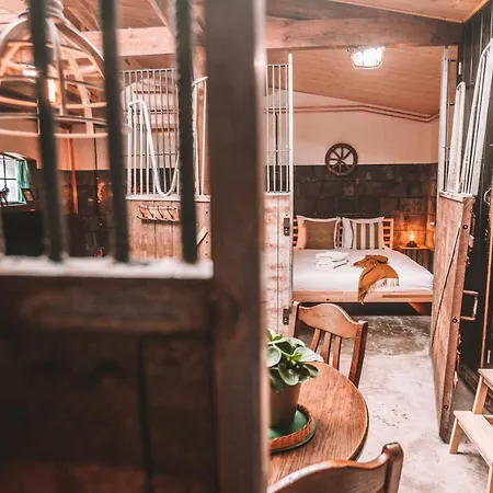 Crash'nstay - Paardenstal Penzion *