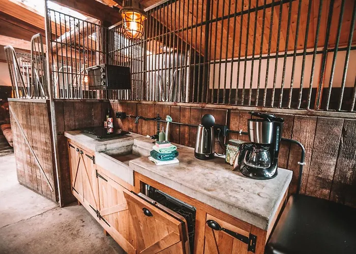 Crash'nstay - Paardenstal Värdshus Sprang