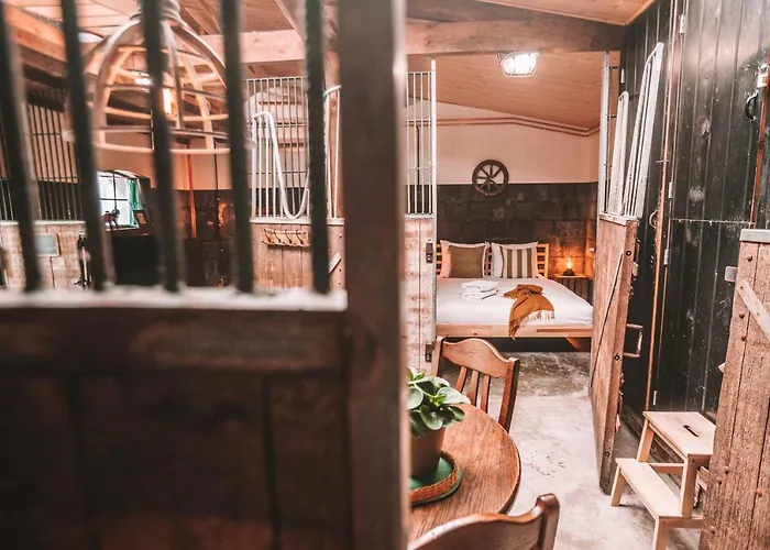 Crash'nstay - Paardenstal Värdshus *