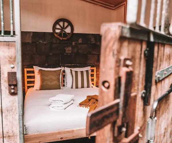 Crash'nstay - Paardenstal * Sprang